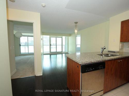 509-30 Grand Trunk Crescent, Toronto, ON - Indoor Photo Showing Kitchen With Double Sink