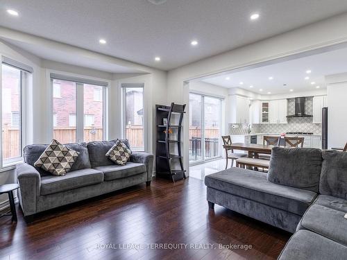 10 Schoolbridge St, Ajax, ON - Indoor Photo Showing Living Room