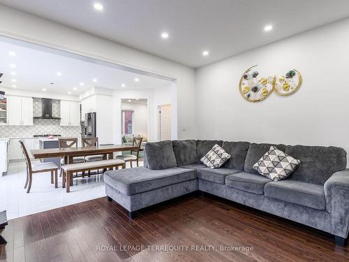 10 Schoolbridge St, Ajax, ON - Indoor Photo Showing Living Room