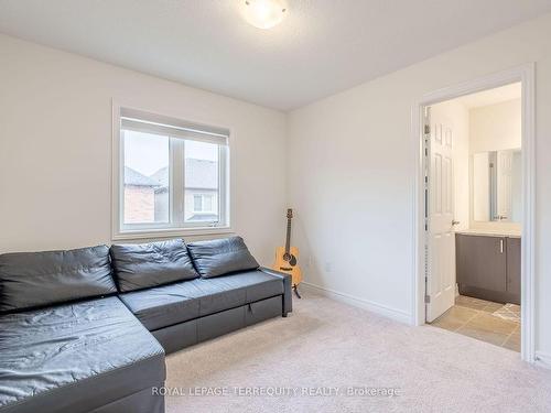 10 Schoolbridge St, Ajax, ON - Indoor Photo Showing Living Room