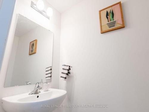 10 Schoolbridge St, Ajax, ON - Indoor Photo Showing Bathroom