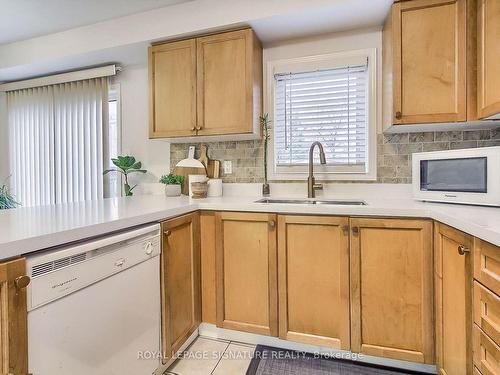 131 Tara Cres, Markham, ON - Indoor Photo Showing Kitchen With Double Sink