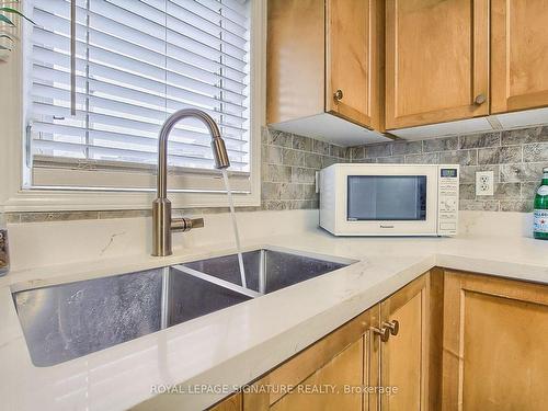 131 Tara Cres, Markham, ON - Indoor Photo Showing Kitchen With Double Sink