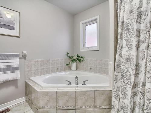 131 Tara Cres, Markham, ON - Indoor Photo Showing Bathroom