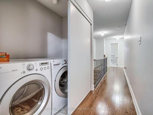 131 Tara Cres, Markham, ON - Indoor Photo Showing Laundry Room