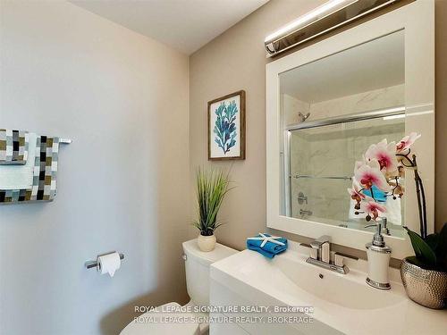 2308-220 Burnhamthrope Rd, Mississauga, ON - Indoor Photo Showing Bathroom