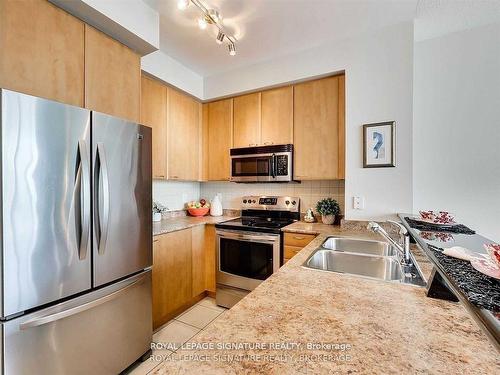 2308-220 Burnhamthrope Rd, Mississauga, ON - Indoor Photo Showing Kitchen With Double Sink