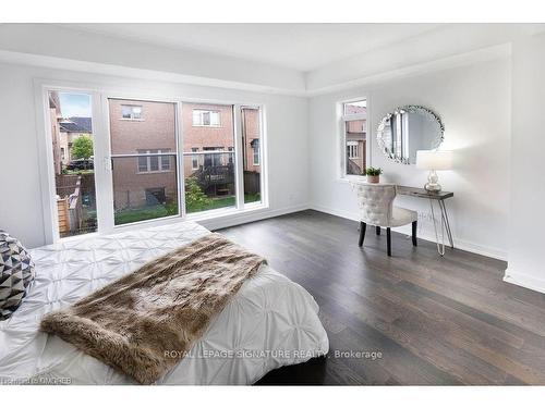 229-3070 Sixth Line, Oakville, ON - Indoor Photo Showing Bedroom