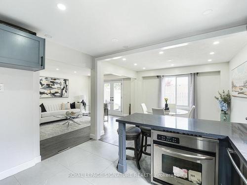 1521 Ealing Crt, Oakville, ON - Indoor Photo Showing Kitchen