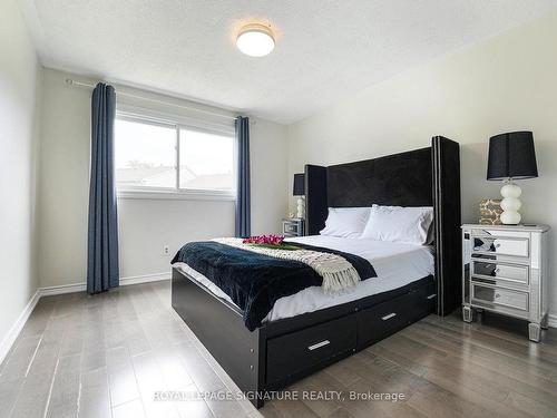 1521 Ealing Crt, Oakville, ON - Indoor Photo Showing Bedroom