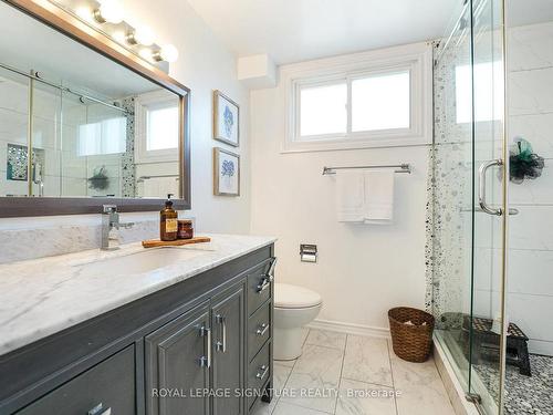 1521 Ealing Crt, Oakville, ON - Indoor Photo Showing Bathroom