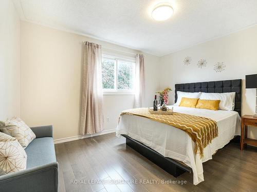 1521 Ealing Crt, Oakville, ON - Indoor Photo Showing Bedroom