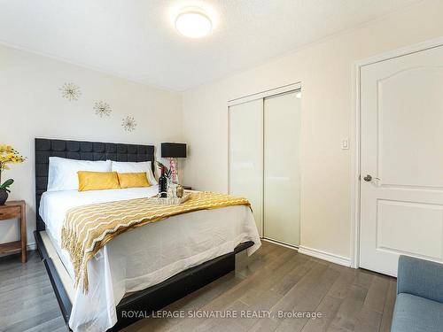 1521 Ealing Crt, Oakville, ON - Indoor Photo Showing Bedroom