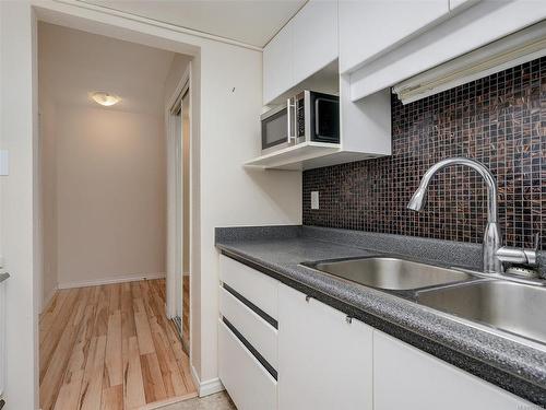 575A-4678 Elk Lake Dr, Saanich, BC - Indoor Photo Showing Kitchen With Double Sink