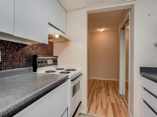 575A-4678 Elk Lake Dr, Saanich, BC - Indoor Photo Showing Kitchen