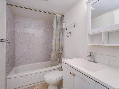 575A-4678 Elk Lake Dr, Saanich, BC - Indoor Photo Showing Bathroom