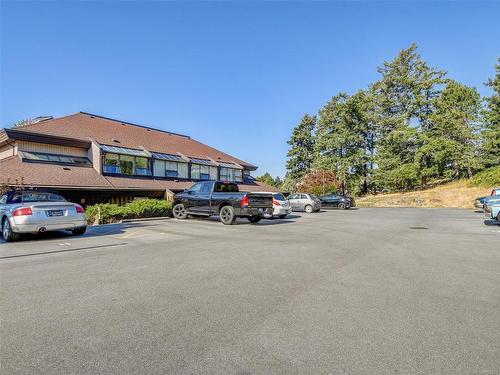 575A-4678 Elk Lake Dr, Saanich, BC - Outdoor