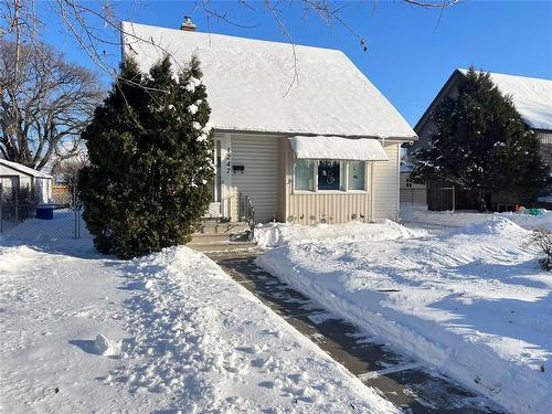 1247 7Th Street, Brandon, MB - Outdoor