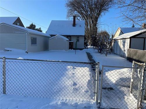 1247 7Th Street, Brandon, MB - Outdoor