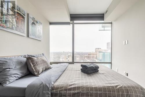 1801 - 18 Yorkville Avenue, Toronto, ON - Indoor Photo Showing Bedroom