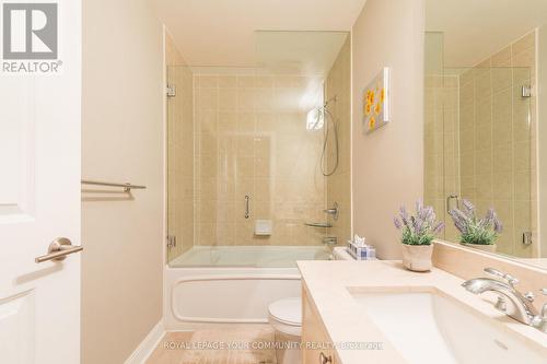 1801 - 18 Yorkville Avenue, Toronto, ON - Indoor Photo Showing Bathroom