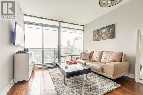 1801 - 18 Yorkville Avenue, Toronto, ON - Indoor Photo Showing Living Room