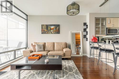 1801 - 18 Yorkville Avenue, Toronto, ON - Indoor Photo Showing Living Room