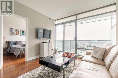 1801 - 18 Yorkville Avenue, Toronto, ON - Indoor Photo Showing Living Room