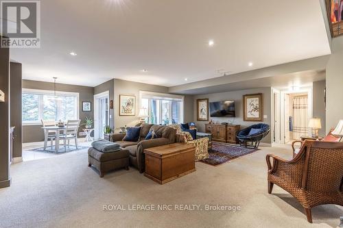 62 Coyle Court, Welland, ON - Indoor Photo Showing Living Room