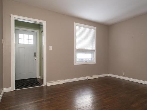 196 Brent Street, Thunder Bay, ON - Indoor Photo Showing Other Room