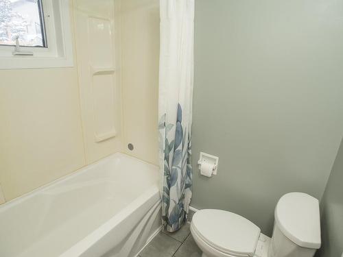 196 Brent Street, Thunder Bay, ON - Indoor Photo Showing Bathroom