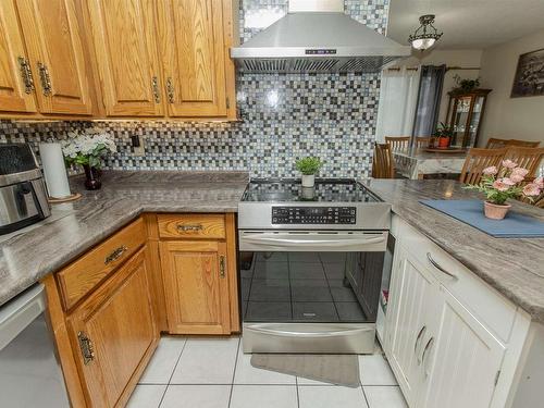 302 Glasgow Place, Thunder Bay, ON - Indoor Photo Showing Kitchen