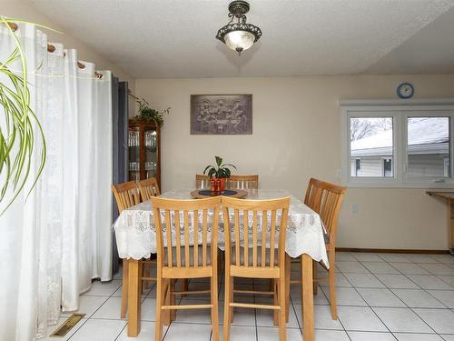 302 Glasgow Place, Thunder Bay, ON - Indoor Photo Showing Dining Room