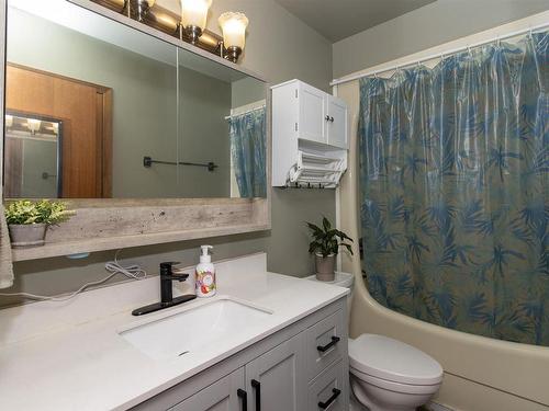 302 Glasgow Place, Thunder Bay, ON - Indoor Photo Showing Bathroom