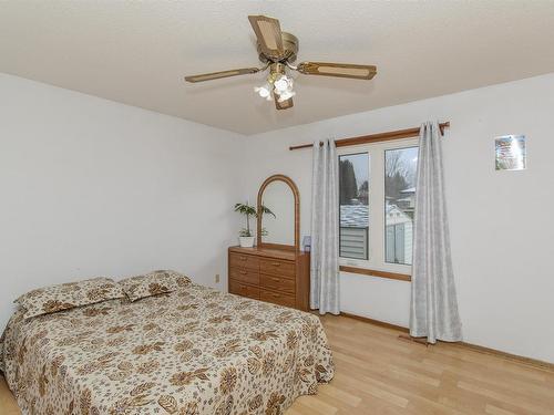 302 Glasgow Place, Thunder Bay, ON - Indoor Photo Showing Bedroom