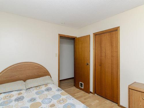 302 Glasgow Place, Thunder Bay, ON - Indoor Photo Showing Bedroom