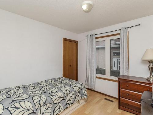 302 Glasgow Place, Thunder Bay, ON - Indoor Photo Showing Bedroom