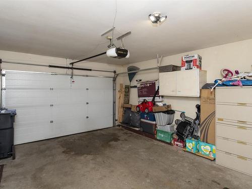 302 Glasgow Place, Thunder Bay, ON - Indoor Photo Showing Garage