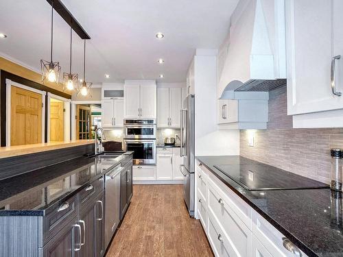 Cuisine - 1124 Rue De Gibraltar, Laval (Fabreville), QC - Indoor Photo Showing Kitchen With Upgraded Kitchen