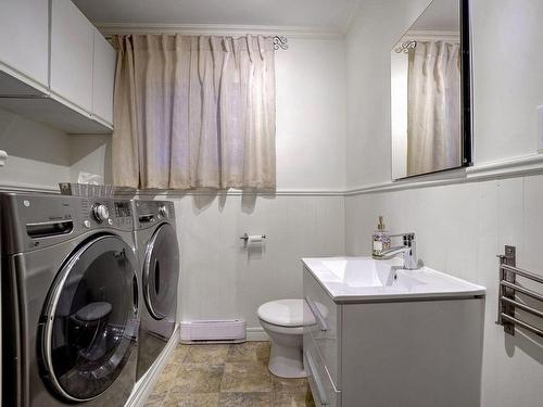 Salle de lavage - 1124 Rue De Gibraltar, Laval (Fabreville), QC - Indoor Photo Showing Laundry Room