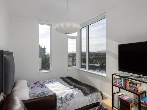 1205-363 Tyee Rd, Victoria, BC - Indoor Photo Showing Bedroom