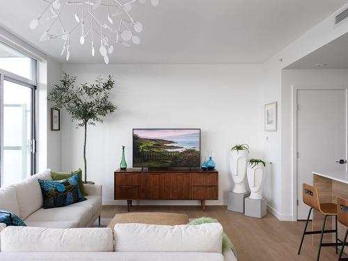 1205-363 Tyee Rd, Victoria, BC - Indoor Photo Showing Living Room