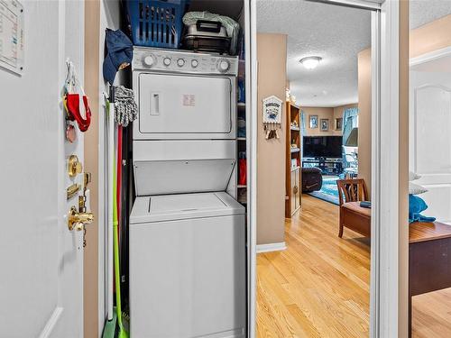 304-3133 Tillicum Rd, Saanich, BC - Indoor Photo Showing Laundry Room