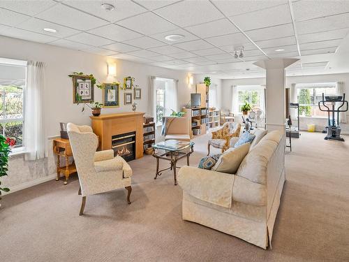 304-3133 Tillicum Rd, Saanich, BC - Indoor