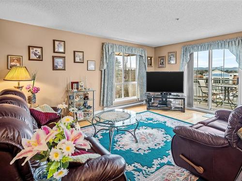 304-3133 Tillicum Rd, Saanich, BC - Indoor Photo Showing Living Room