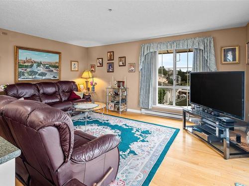 304-3133 Tillicum Rd, Saanich, BC - Indoor Photo Showing Living Room