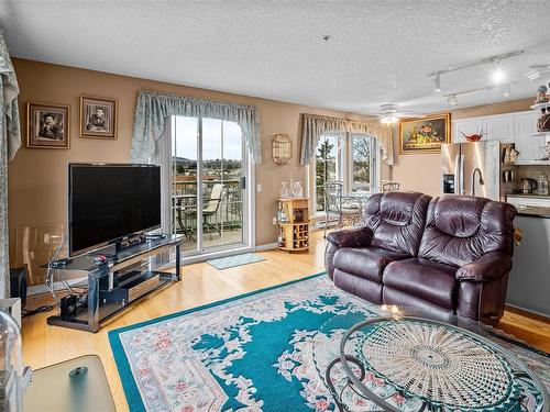 304-3133 Tillicum Rd, Saanich, BC - Indoor Photo Showing Living Room