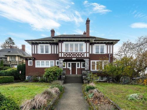 1385 Rockland Ave, Victoria, BC - Outdoor With Facade