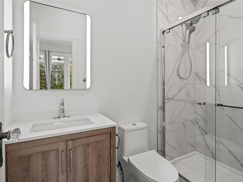 1385 Rockland Ave, Victoria, BC - Indoor Photo Showing Bathroom