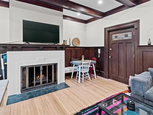 1385 Rockland Ave, Victoria, BC - Indoor Photo Showing Living Room With Fireplace